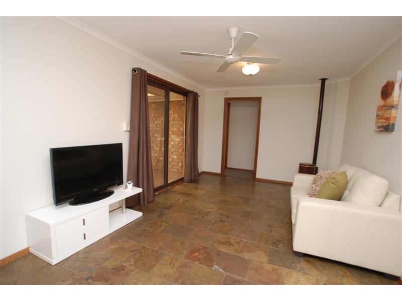 14 St Albans Road, Woodcroft SA 5162