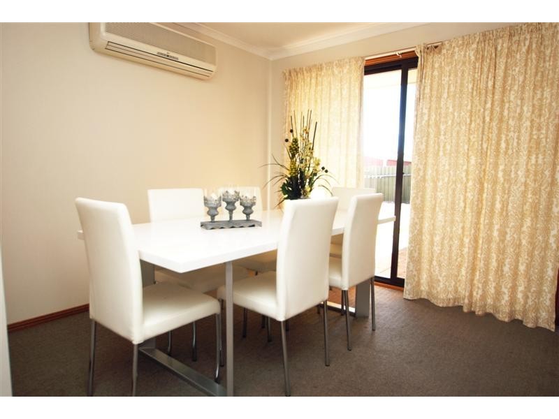 14 St Albans Road, Woodcroft SA 5162