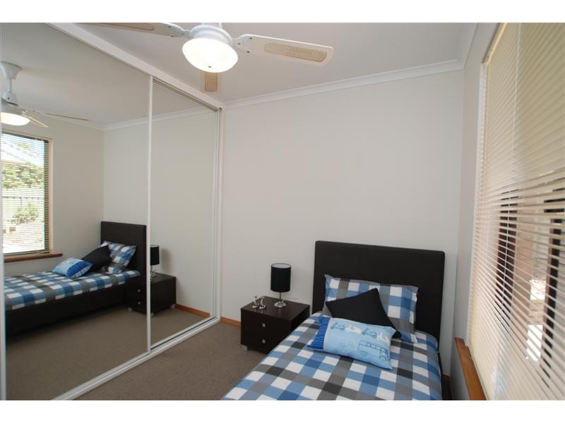 14 St Albans Road, Woodcroft SA 5162