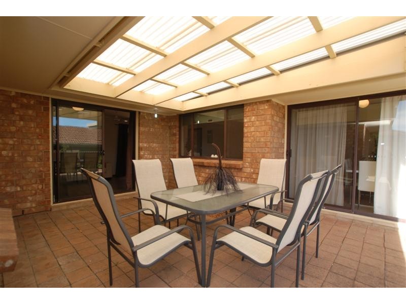 14 St Albans Road, Woodcroft SA 5162