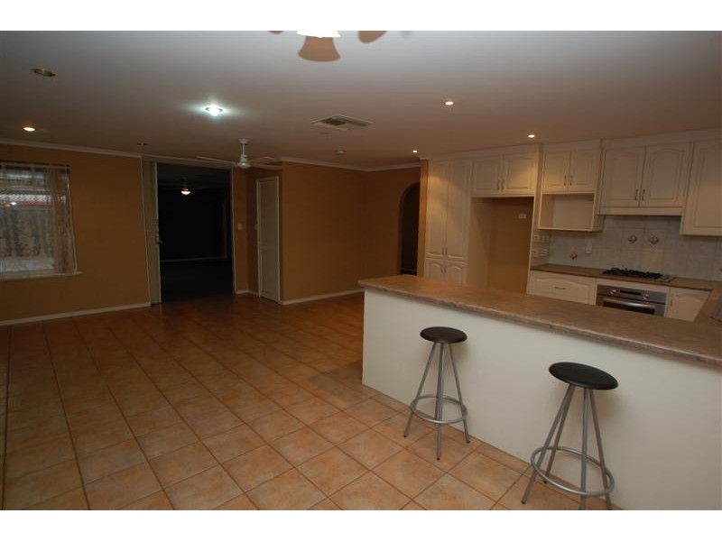 11 Dennis Street, Happy Valley SA 5159