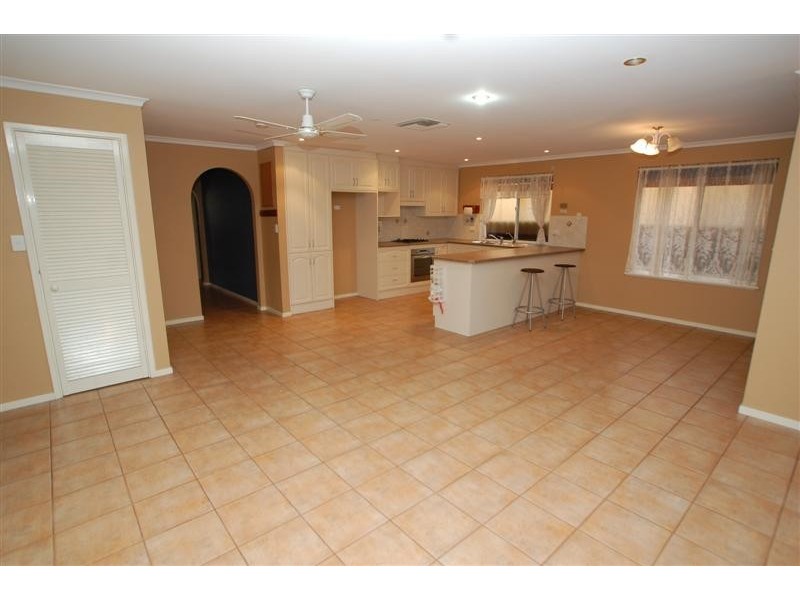 11 Dennis Street, Happy Valley SA 5159