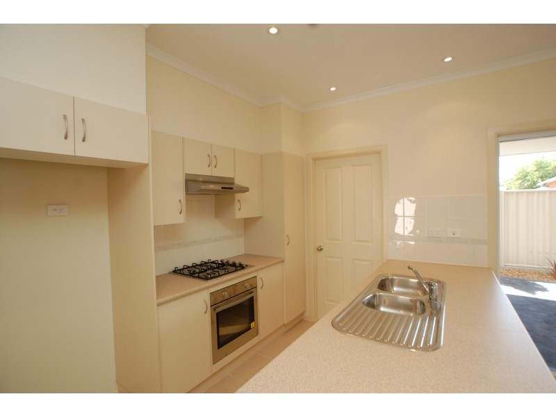 5B  Cowra Cres, Park Holme SA 5043