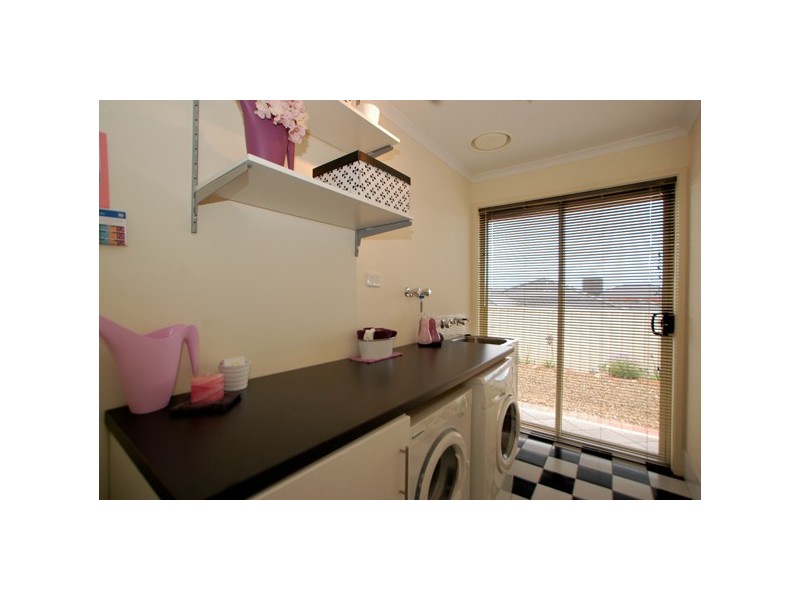 2 Noosa Court, Seaford Rise SA 5169
