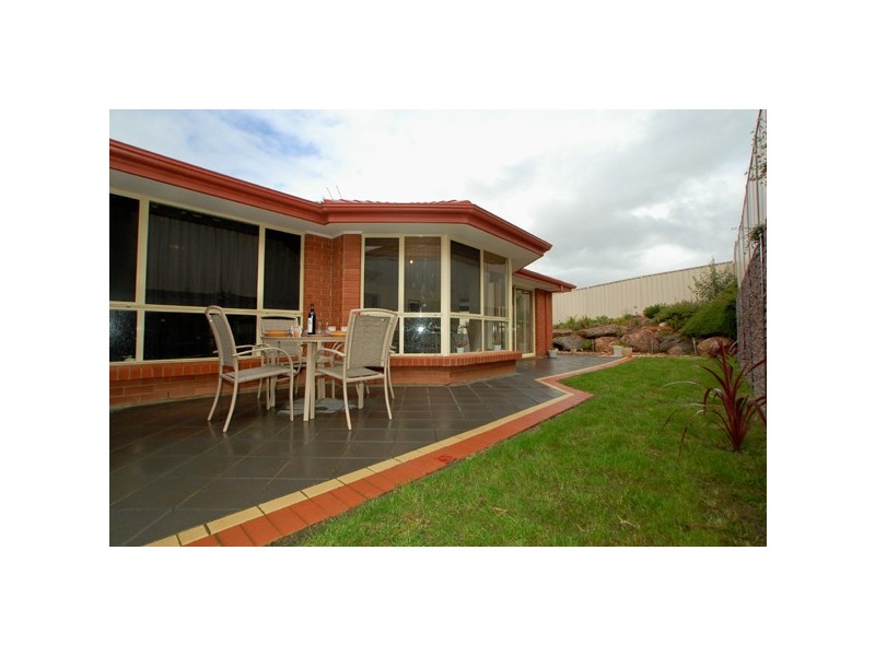 2 Noosa Court, Seaford Rise SA 5169