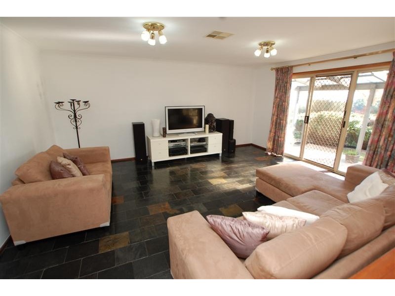 8 Willow Way, Aberfoyle Park SA 5159