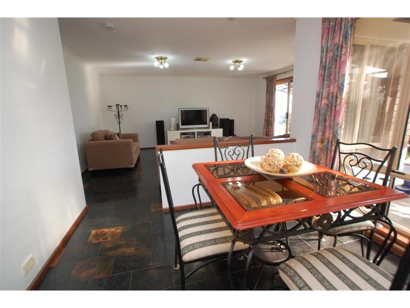 8 Willow Way, Aberfoyle Park SA 5159