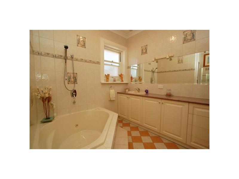 Six Hinton Street, Port Noarlunga SA 5167