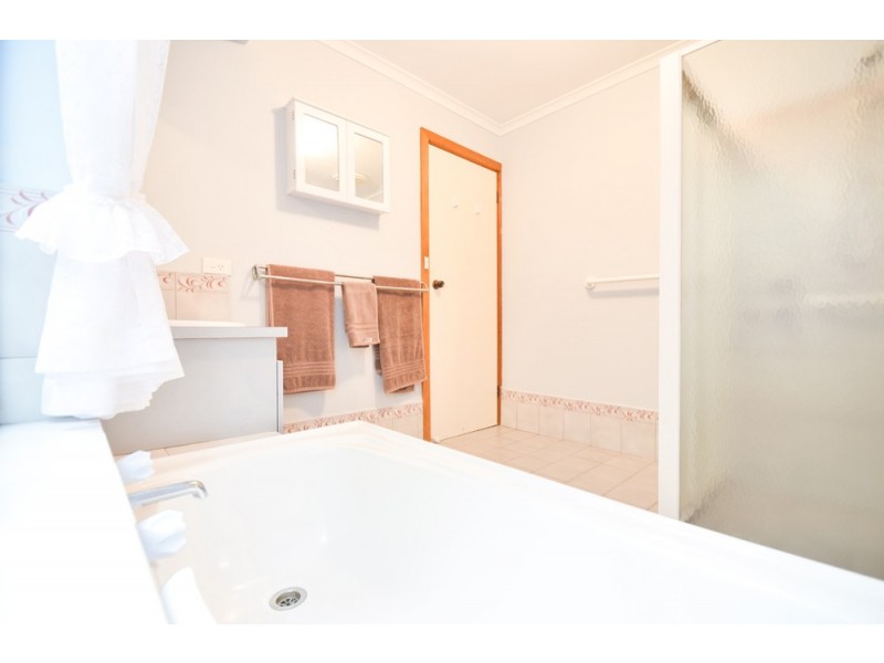 24 Woodlea Drive, Aberfoyle Park SA 5159