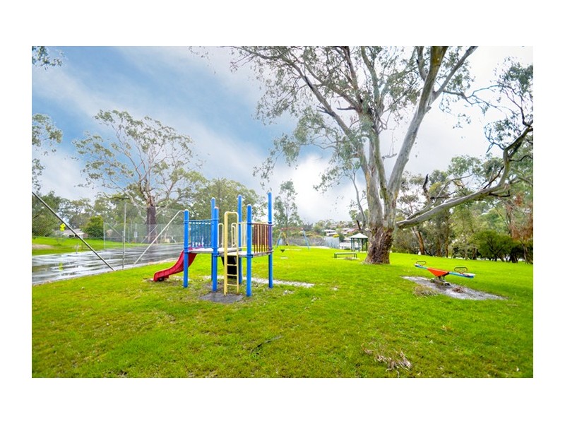 24 Woodlea Drive, Aberfoyle Park SA 5159