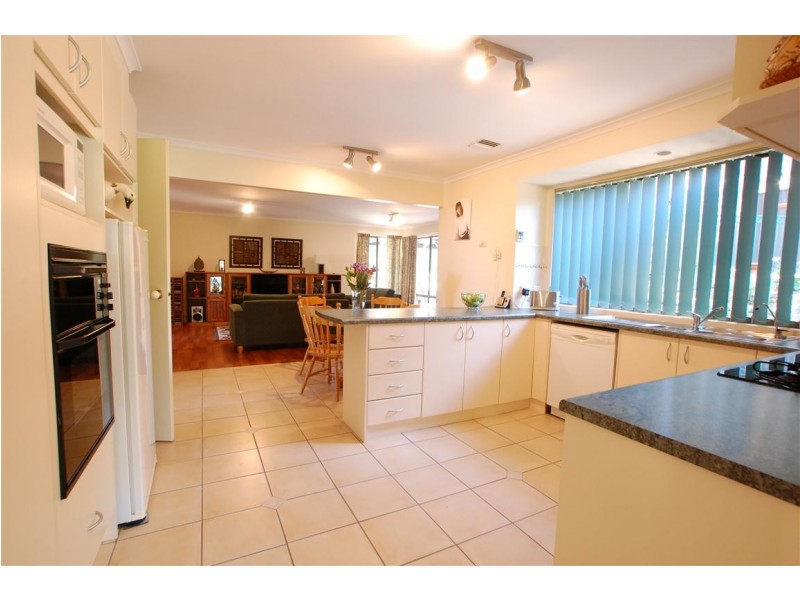 2 St Vincent Close, Aberfoyle Park SA 5159