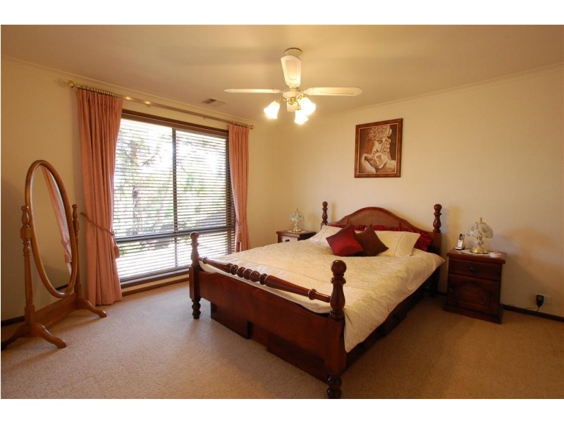 2 St Vincent Close, Aberfoyle Park SA 5159