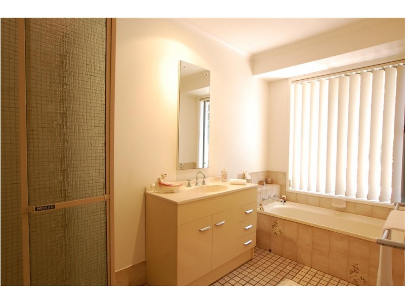 2 St Vincent Close, Aberfoyle Park SA 5159