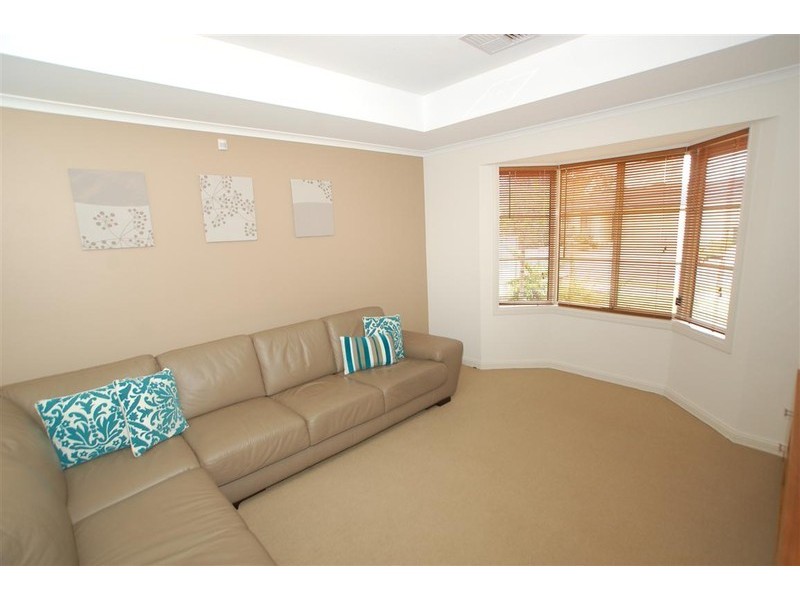 4 Saxon Street, Clovelly Park SA 5042