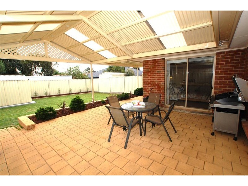 4 Saxon Street, Clovelly Park SA 5042