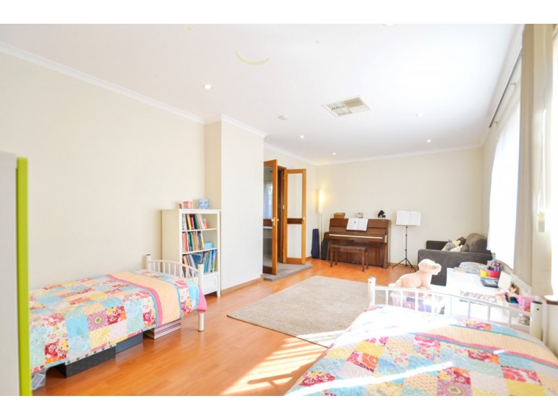 4 Moffatt Court, Flagstaff Hill SA 5159