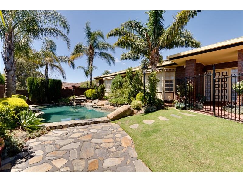 3 Tolcairn Cres, Flagstaff Hill SA 5159