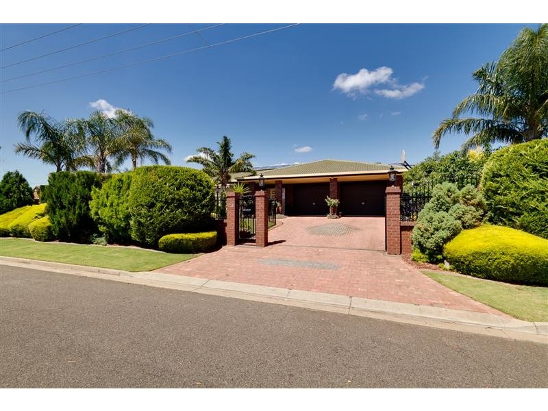 3 Tolcairn Cres, Flagstaff Hill SA 5159