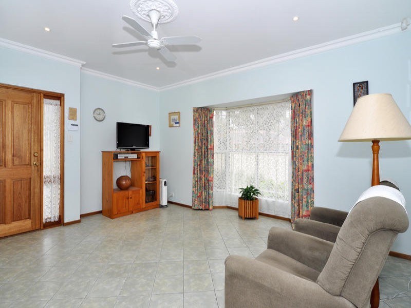 2, 58A Bolton Crt, Flagstaff Hill SA 5159