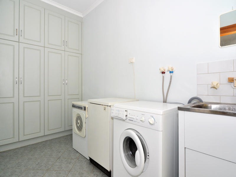 2, 58A Bolton Crt, Flagstaff Hill SA 5159