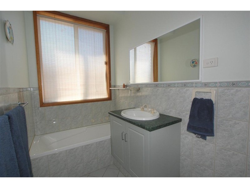 2, 58A Bolton Crt, Flagstaff Hill SA 5159