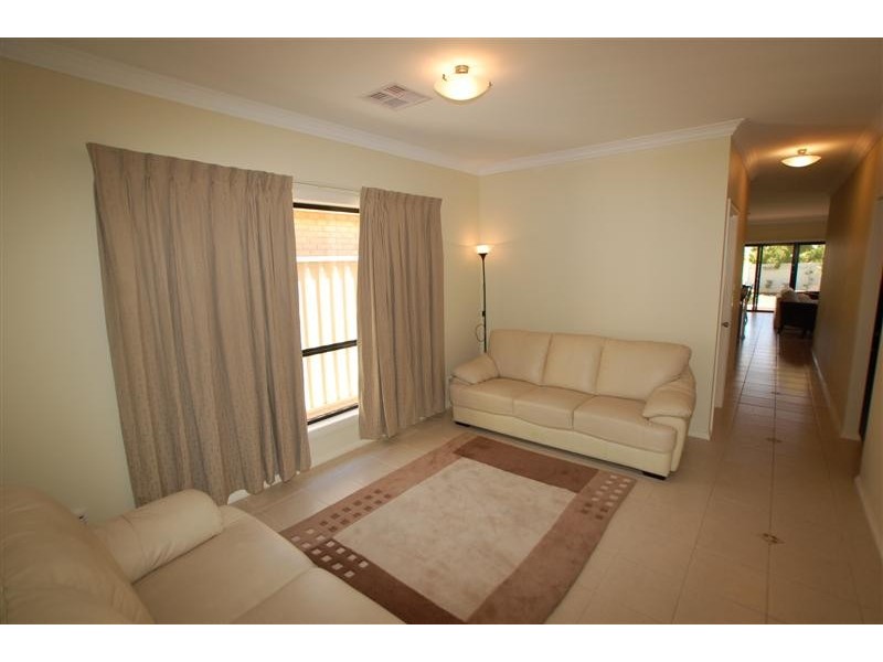 27 Scott Avenue, Clovelly Park SA 5042