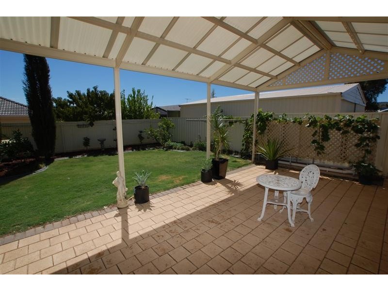 27 Scott Avenue, Clovelly Park SA 5042