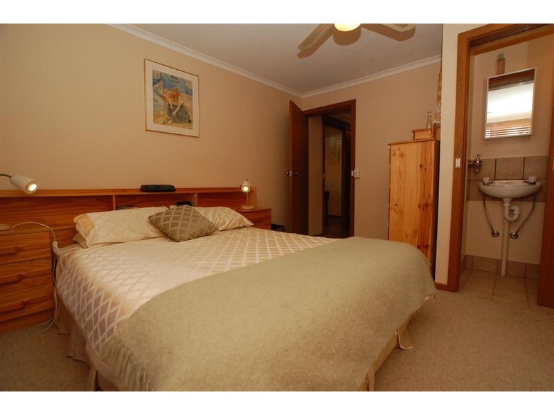 20 Minnipa Drive, Hallett Cove SA 5158