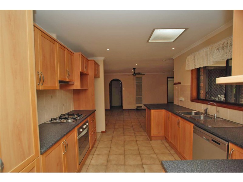 15 Maple Avenue, Aberfoyle Park SA 5159