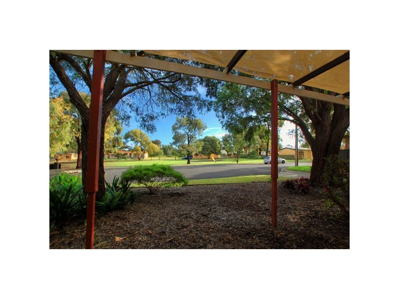 4 Greenbank Grove, Hackham West SA 5163