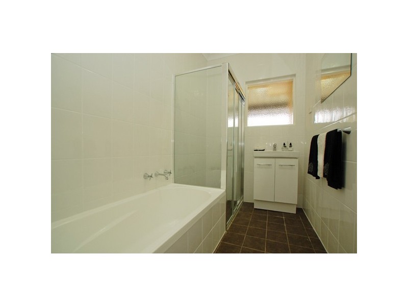 4 Greenbank Grove, Hackham West SA 5163