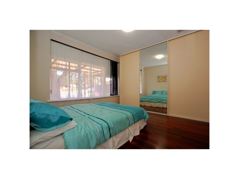 4 Greenbank Grove, Hackham West SA 5163