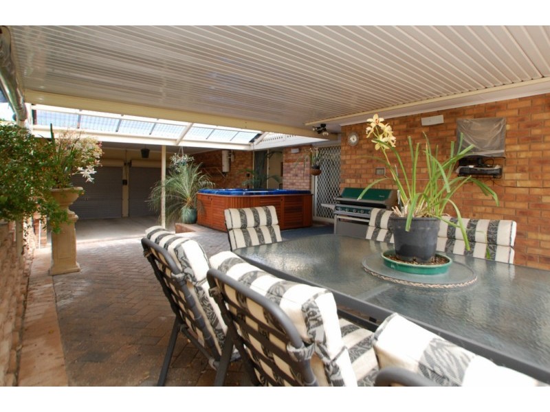 114 Perry Barr Road, Hallett Cove SA 5158