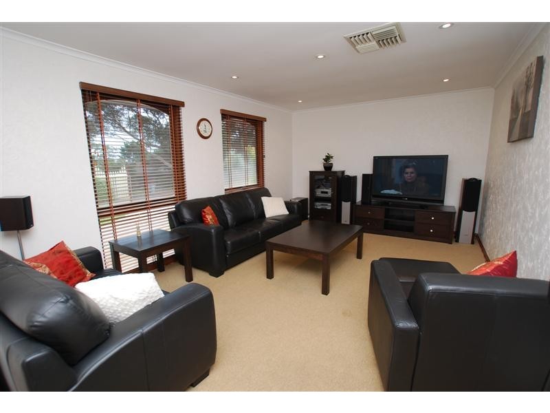 19 Woodswallow Drive, Happy Valley SA 5159