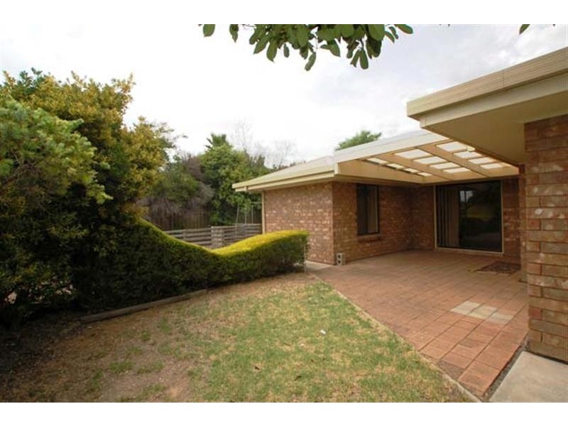 14 St Albans Road, Woodcroft SA 5162