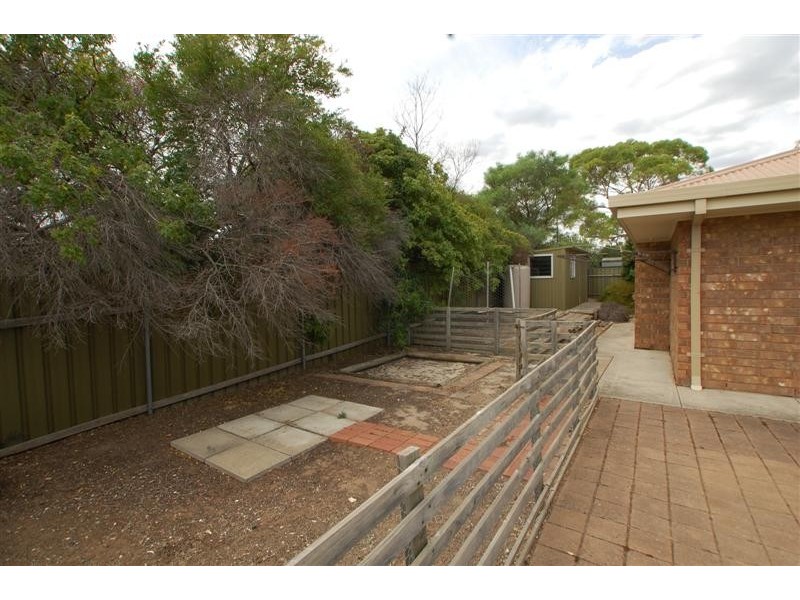 14 St Albans Road, Woodcroft SA 5162