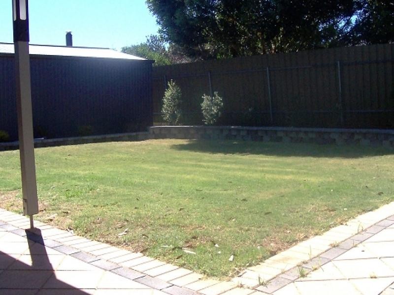 8 Banks Road, Woodcroft SA 5162