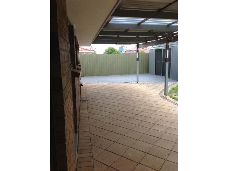 8 Banks Road, Woodcroft SA 5162