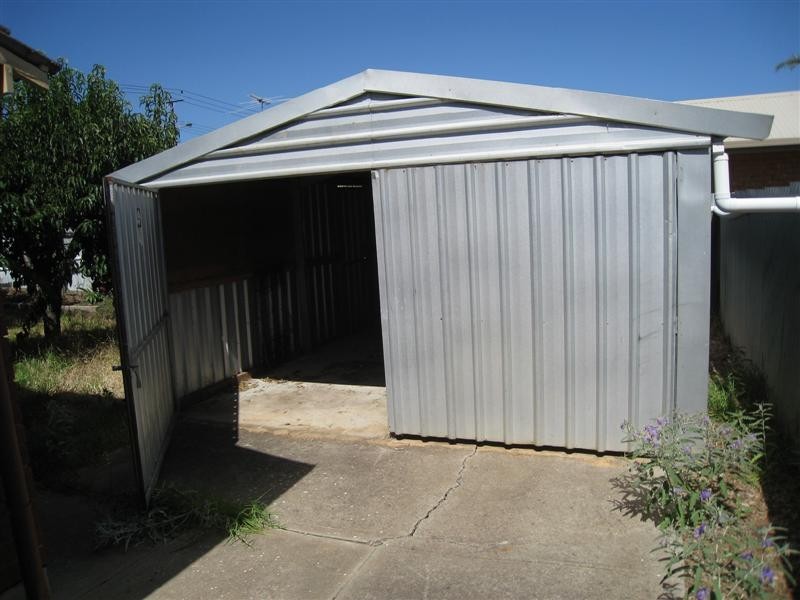 2 Chestnut Court, Clovelly Park SA 5042