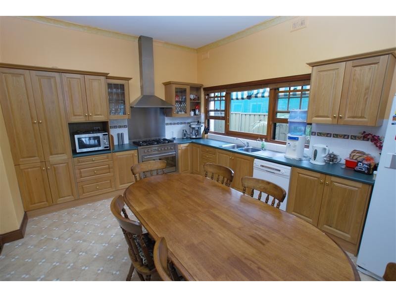 3 Narinna Avenue, Cumberland Park SA 5041