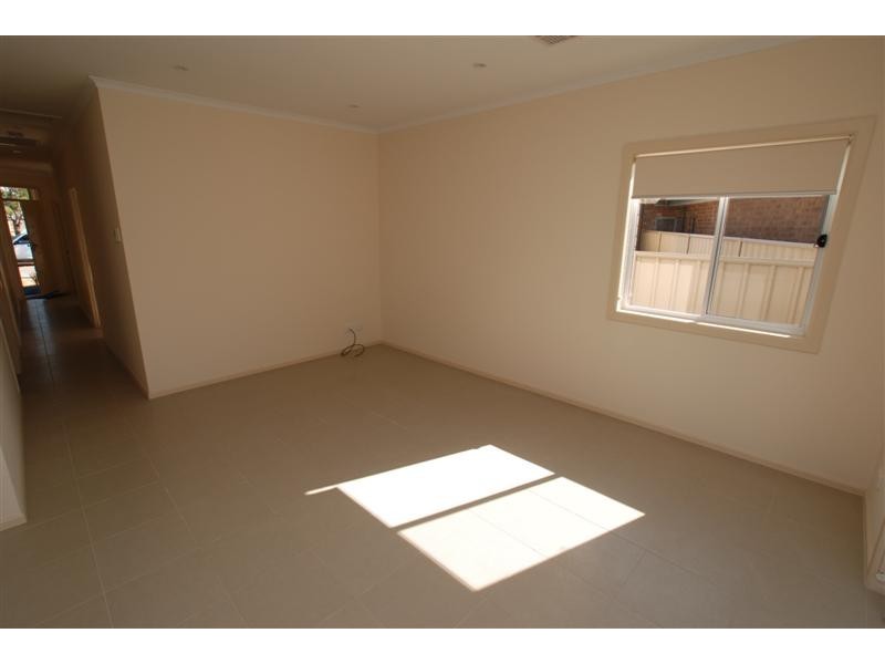 5 Cowra Crescent, Park Holme SA 5043