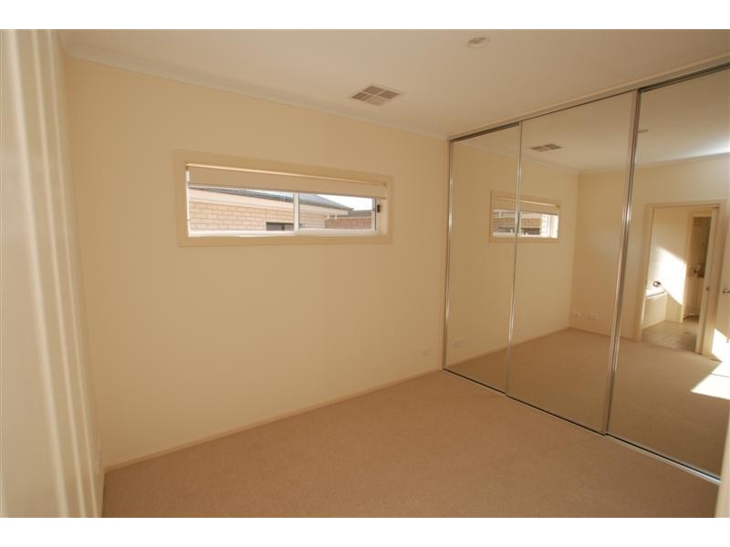 5 Cowra Crescent, Park Holme SA 5043