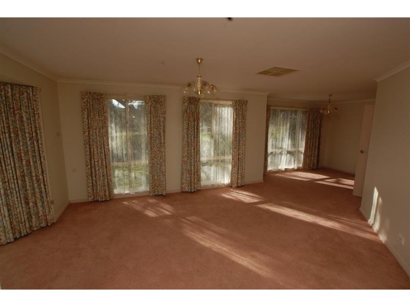 1 Torresan Crescent, Flagstaff Hill SA 5159