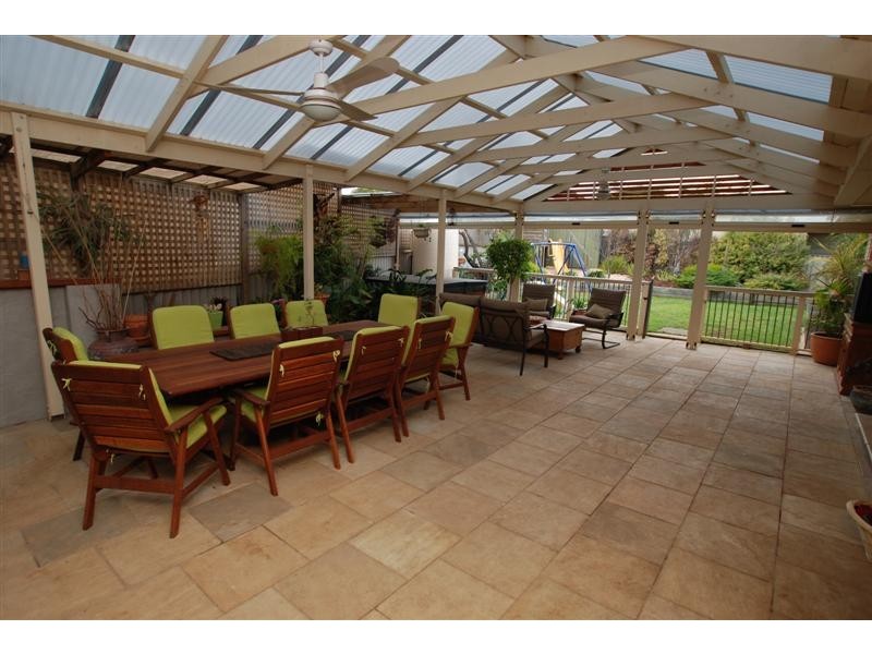 1 Thermopylae Court, Hallett Cove SA 5158