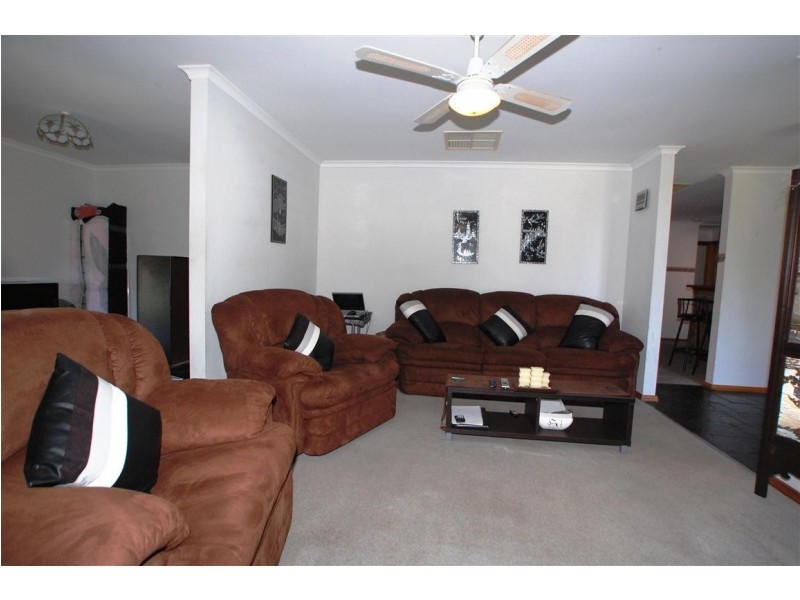 24 Lillian St, Huntfield Heights SA 5163