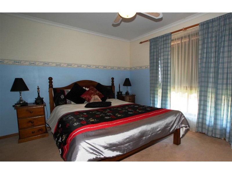 24 Lillian St, Huntfield Heights SA 5163