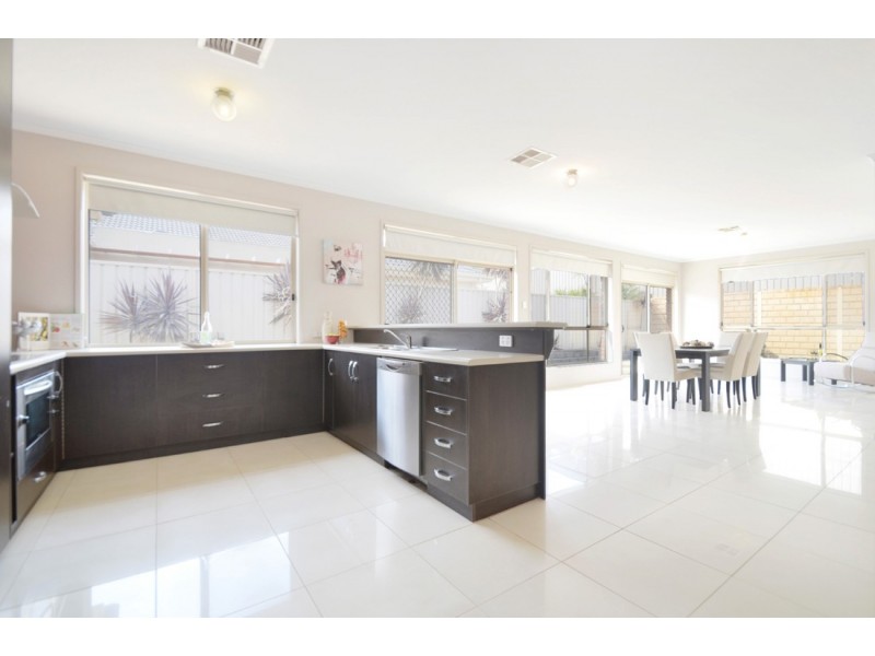 11 Brookside Cres, Seaford Rise SA 5169