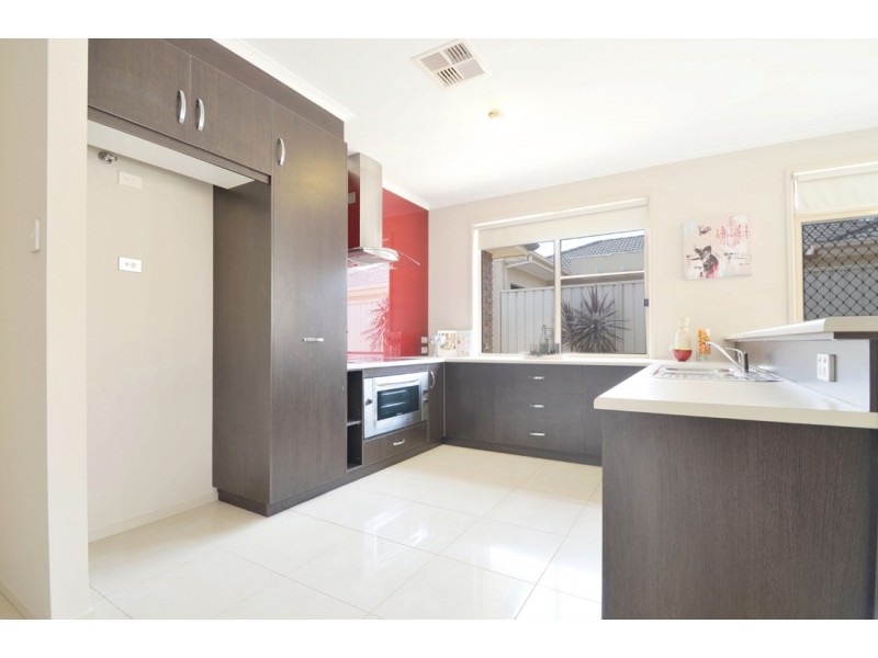 11 Brookside Cres, Seaford Rise SA 5169