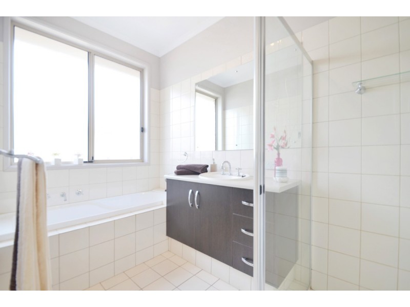 11 Brookside Cres, Seaford Rise SA 5169