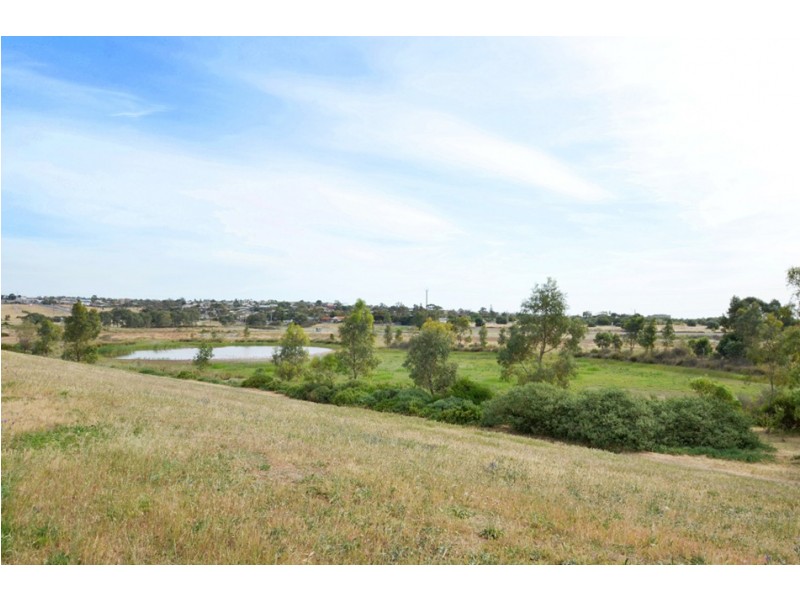 11 Brookside Cres, Seaford Rise SA 5169